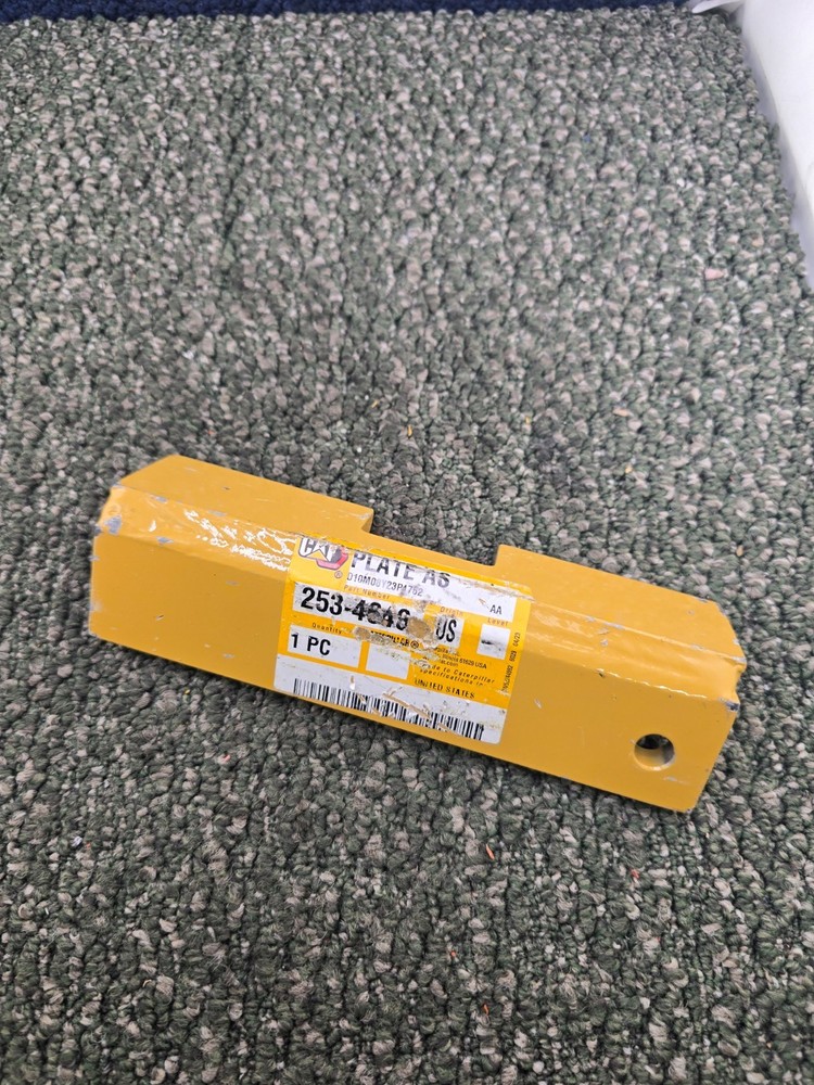 CAT 253-4646 6-3/4 inch Long Wear Plate Assembly For Motor Graders 1-3/4″ Width
