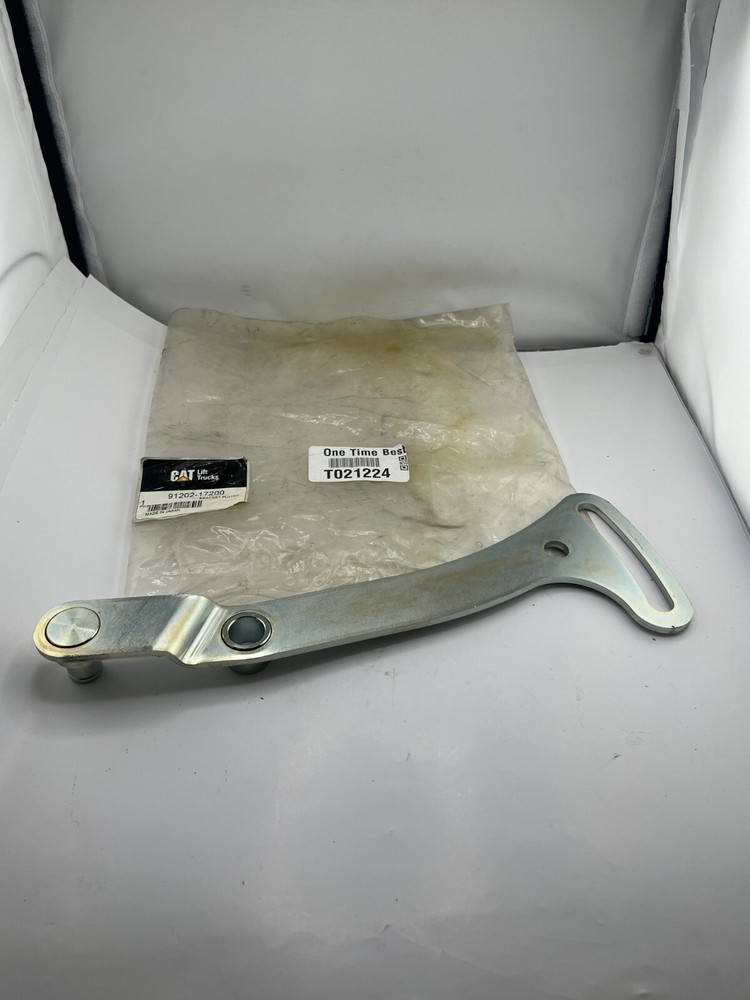 CAT Lift Truck Bracket Pull 91202-17200 Made In Japan