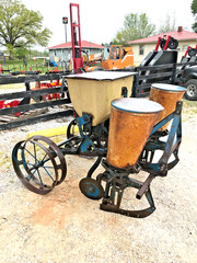 Used Ford 309 -2 Row Planter WITH Fertilizer (FREE 1000 MILE DELIVERY FROM KY)
