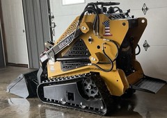 Mini Skid Steer Loader Stand-on AGT MX-CRT23/HP Gas Engine/New