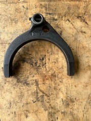 R120629 John Deere 5310 gear shift fork 2 and R synchro