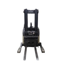 Crown RR5010-35 Narrow Aisle Reach Truck W/ Sideshift 3500Lbs Cap 198″ Lift 24V