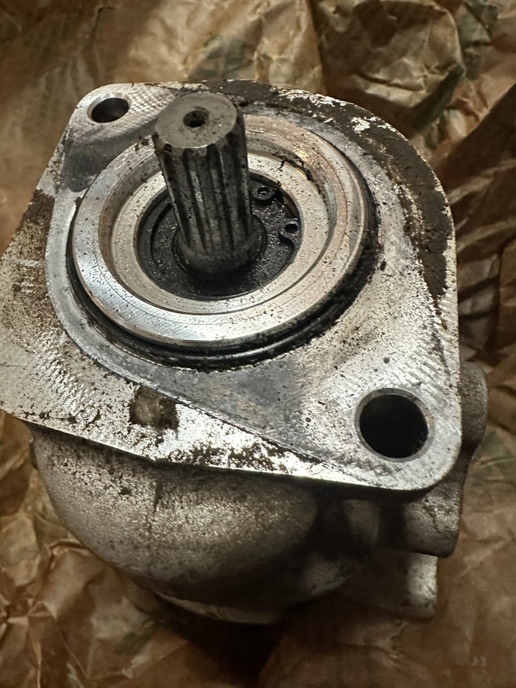kubota hydraulic pump L3710 l4310 L4610 USED TA240-36400