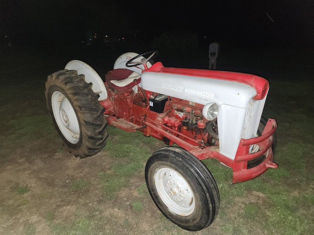 Ford Workmaster 601 Workmaster 601 Farm Tractor 2WD
