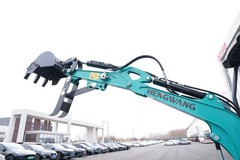Free shipping 3000 lbs Mini Excavator Sale！Chassis Extension And Boom Swing