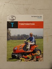 ORIGINAL KUBOTA T1880 T2080 T2380 LAWN & GARDEN TRACTOR CATALOG BROCHURE