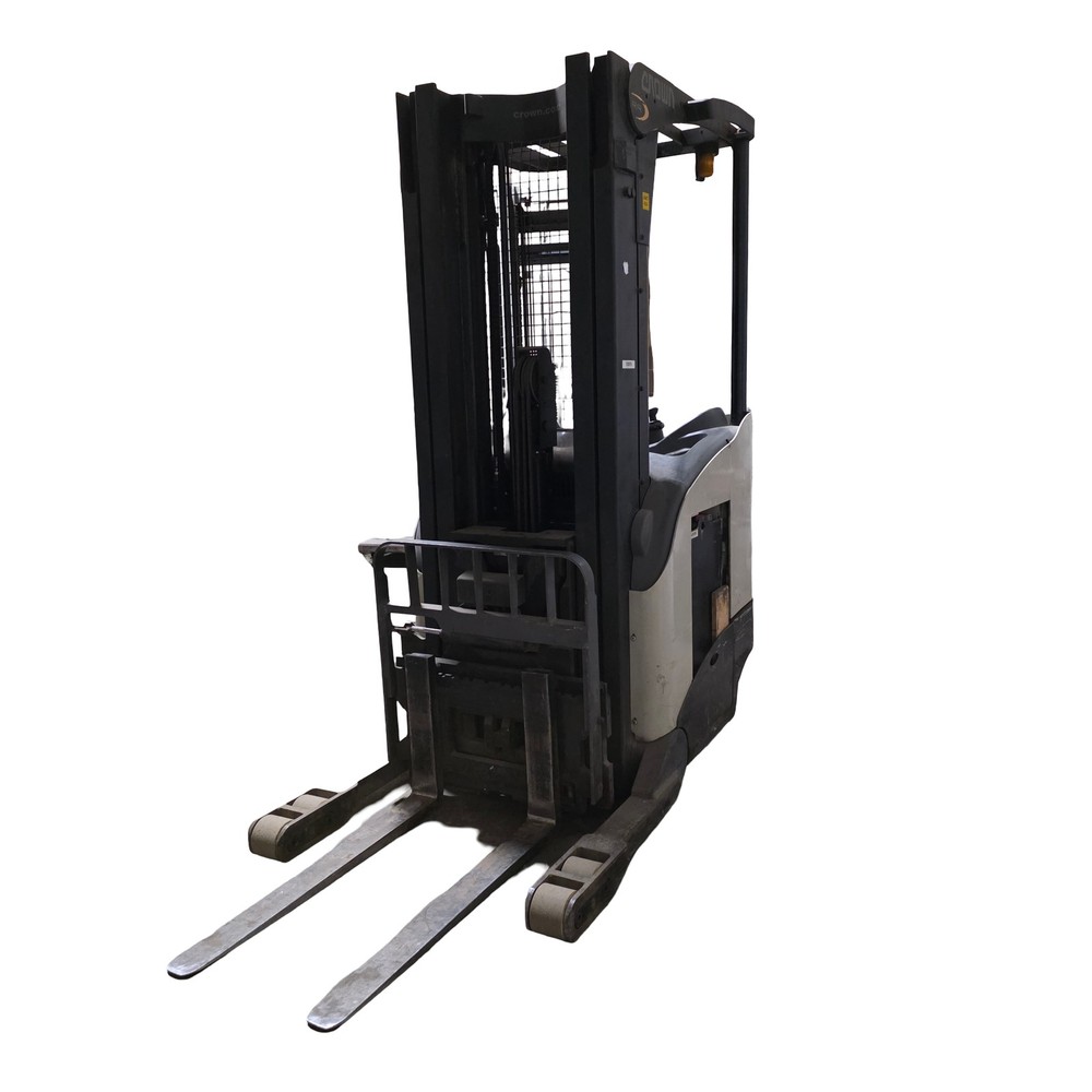 Crown RR5220-45 Narrow Aisle Reach Truck W/ Sideshift 4500Lbs Cap 210″ Lift 36V