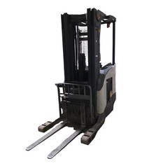 Crown RR5220-45 Narrow Aisle Reach Truck W/ Sideshift 4500Lbs Cap 210″ Lift 36V