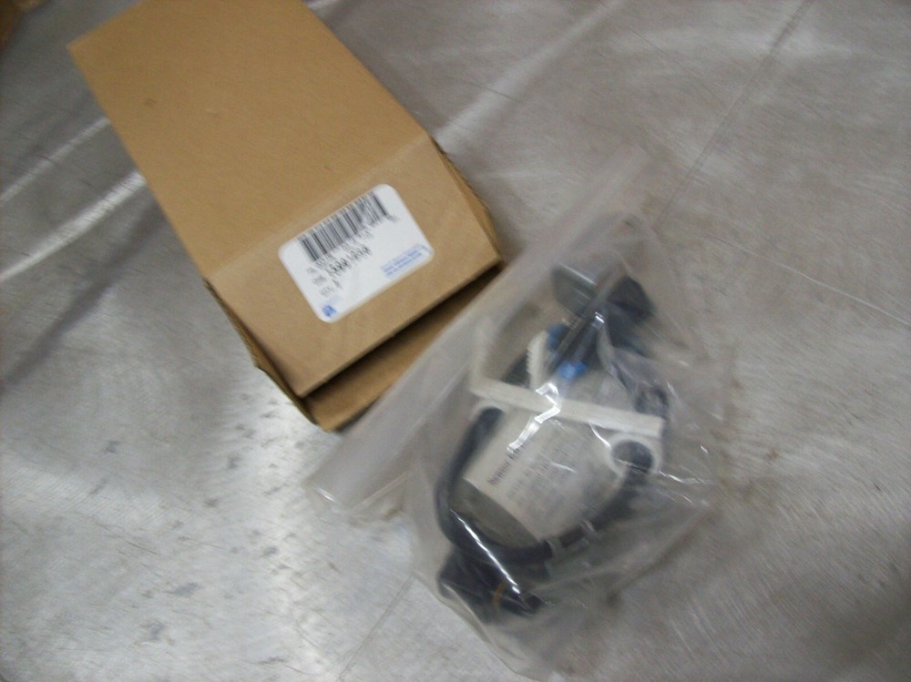 GM6) GM General Motors Genuine OEM Sensor 15991986