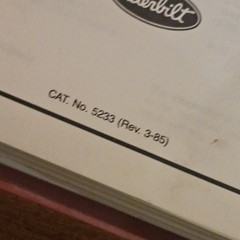 1985 PETERBILT TRUCK OWNERS MAINTENANCE MANUAL No. 5233 ALL TRUCKS EXC