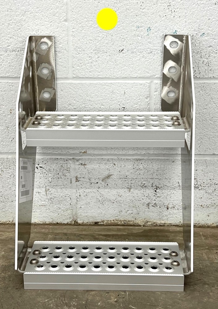 NAVISTAR STEP 3608180C95 OD 15-1/4″ X 13″ X 20″ SILVER ALUMIUM STEP RISA 9-7/8″