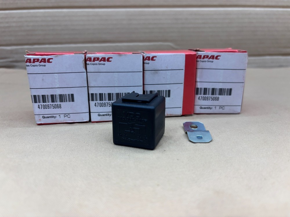 Lot of 4x Dynapac 4700975068 Relay For Heavy Equipment Construction