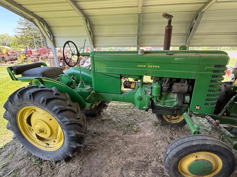 John Deere M Wide Front Tractor 1947 – 1952 Utility