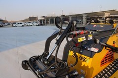 Mini Skid Steer Loader 24HP 4-in-1 Bucket 3-Stage Pump Hydraulic System 3 pumps
