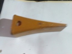 Orange -Yellow Black cat mini excavator tooth size: Serial number 1U3202 