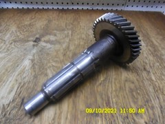 JOHN DEERE 2020 TRANS / DIFF COUNTER SHAFT T24726