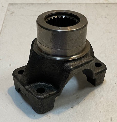 End Yoke C-268391 | 3-5/8″ L 2-1/2″ W 32mm Bore 8mm Bolt Holes 24-Spline
