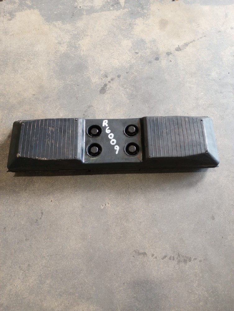 ROADLINER EXCAVATOR BOLT ON RUBBER PADS 600 MM WIDTH FITS MULTIPLE MODELS