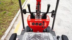 Mini Excavator 1 Ton 1.4Ton Digger 13.5hp Gas Tracked Crawler B&S EPA Engine.