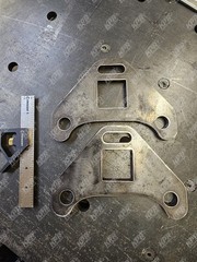 China Mini Excavator Drive Motor Reinforcement Brackets With Tie Down Slot