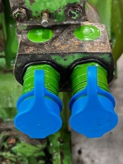 ISO (Pioneer) quick coupler conversion for John Deere 10-40 series Tractors