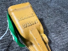 (QTY 5) Romac Bucket Tooth 1U3202T Fits Caterpillar J200 Series Excavator