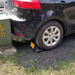 Guardian Parking Stop 4’Long Rubber Curb w/Mounting Holes Black/Yellow(Open Box)