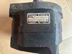 VINTAGE MINNEAPOLIS MOLINE TRACTOR -HYDRAULIC PUMP / PARTS