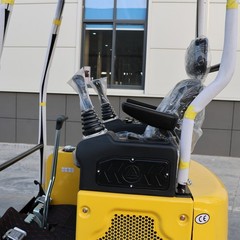 1.8 Ton Mini Excavator Kubota Diesel Engine Side Swing Quick Hitch Excavator
