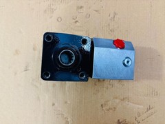 HYDROSTATIC STEERING UNIT FOR MAHINDRA TRACTOR 007207923D91 WITH ADAPTOR PLATE