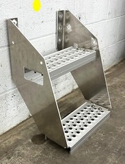 NAVISTAR STEP 3608180C95 OD 15-1/4″ X 13″ X 20″ SILVER ALUMIUM STEP RISA 9-7/8″