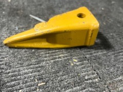 (QTY 5) Romac Bucket Tooth 1U3202T Fits Caterpillar J200 Series Excavator
