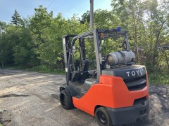 2020 Toyota 8000 LB Forklift With Side Shift and 2 Stage Mast