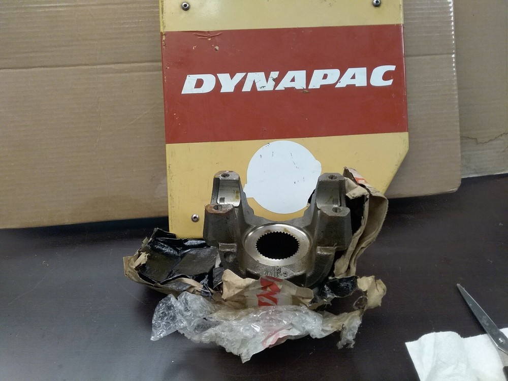 DYNAPAC FLANGE FOR INC FORK FITS CT260. PART # 242475 4700242475. NEW