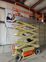 JLG 2630ES ELECTRIC SCISSOR LIFT 800LB CAPACITY VERTICAL PLATFORM MANLIFT