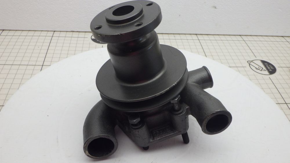 TNS Cast Iron Engine Water Pump NOS Tractor Part Massey Ferguson Perkins