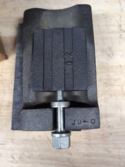 Mason Industries WJ2AP Machine Leveling Jack 3000lb 3.5x6in 1/2in Pad 1/4in Rise