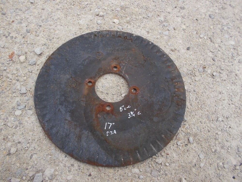 Universal disk blade 17″ for implement to pull behind a tractor