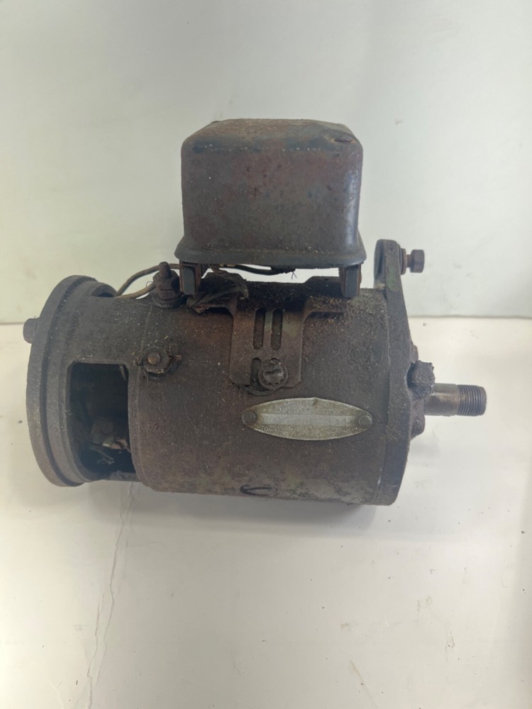 1947-1952 John Deere B Generator Delco Style Remy 1100506 (For PARTS)
