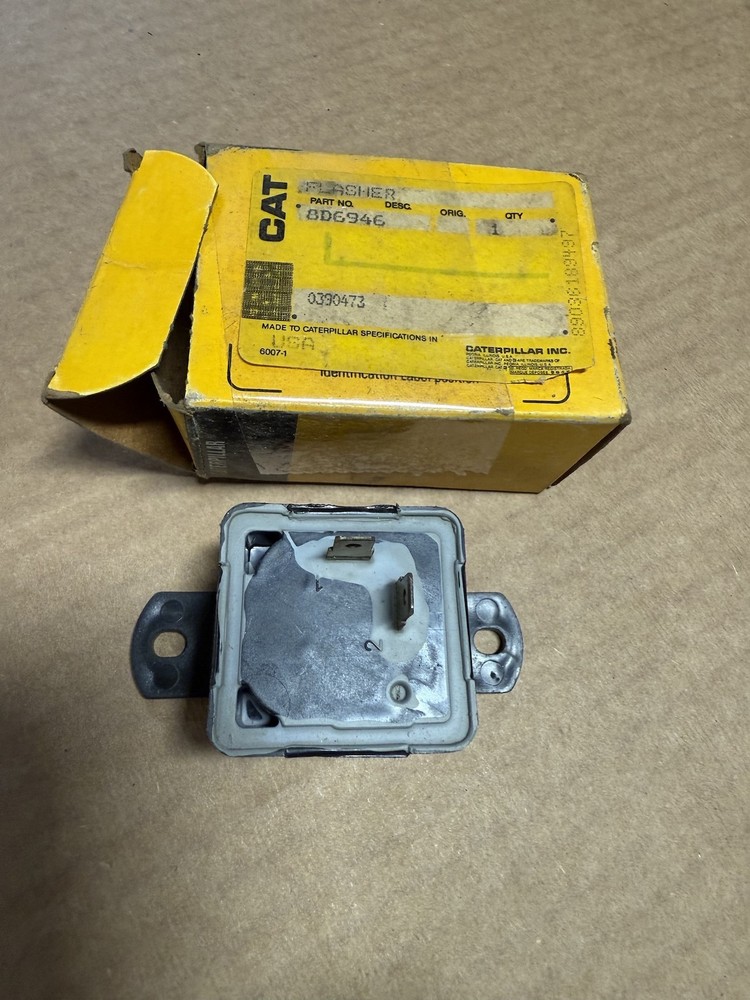 New NOS OEM CAT 8D-6946 24V FLASHER UNIT FOR DIRECTION SIGNAL LIGHTING