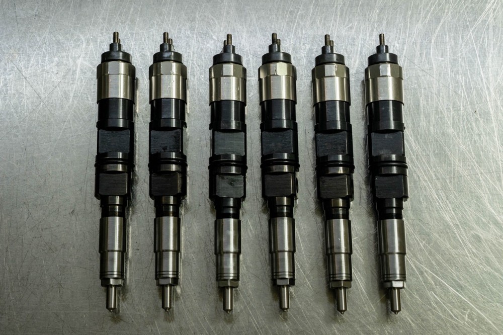 6 PCS 095000-8805 FUEL INJECTOR Denso (REMAN) 6 MONTH LTD. WARRANTY