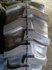 19.5L-24 TIRE R-4 NEW COSMETIC BLEM 12PLY TUBELESS 19524 19.5 24