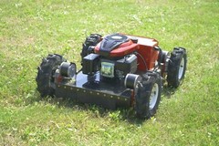 Remote-controlled gasoline lawn mower, suitable for backyards and outdoors.