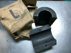 9100625 GENUINE Euclid RUBBER BUSHING QTY of 2 E9100625 GM Terex 81006221