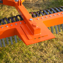 MechMaxx 84″ Landscape Rake with 42 Tines 3 Point Hitch Tractor Attachment, LR84