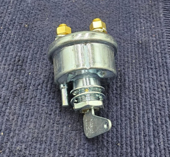 CAT 7N-0718: 24 Volt Battery Disconnect Switch Fits Excavators 330 L 320-A L