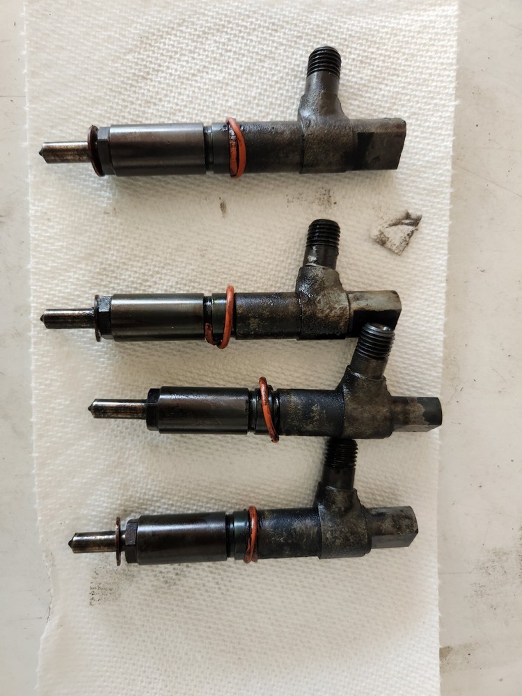 4 used Fuel Injector For Kubota Engine V2203 V2403 Bobcat Loader 1G796-53000