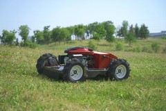 Remote-controlled gasoline lawn mower, suitable for backyards and outdoors.