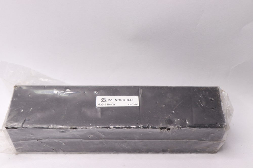 Norgren Bar Stock Manifold 4-Station Aluminum 1/2″ FNPT M30-250-4W