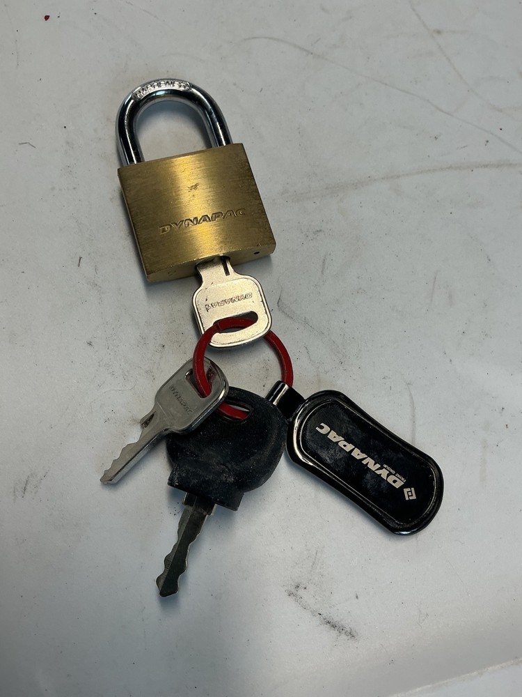 Dynapac equipment parts key chain with key,pad lock with 2 keys